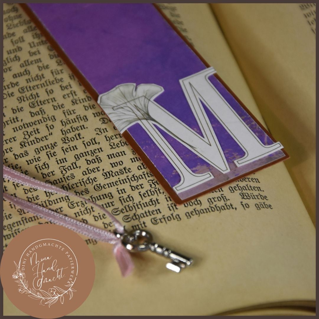 Buchstaben M | Violet | Lesezeichen | Schlüsselanhänger