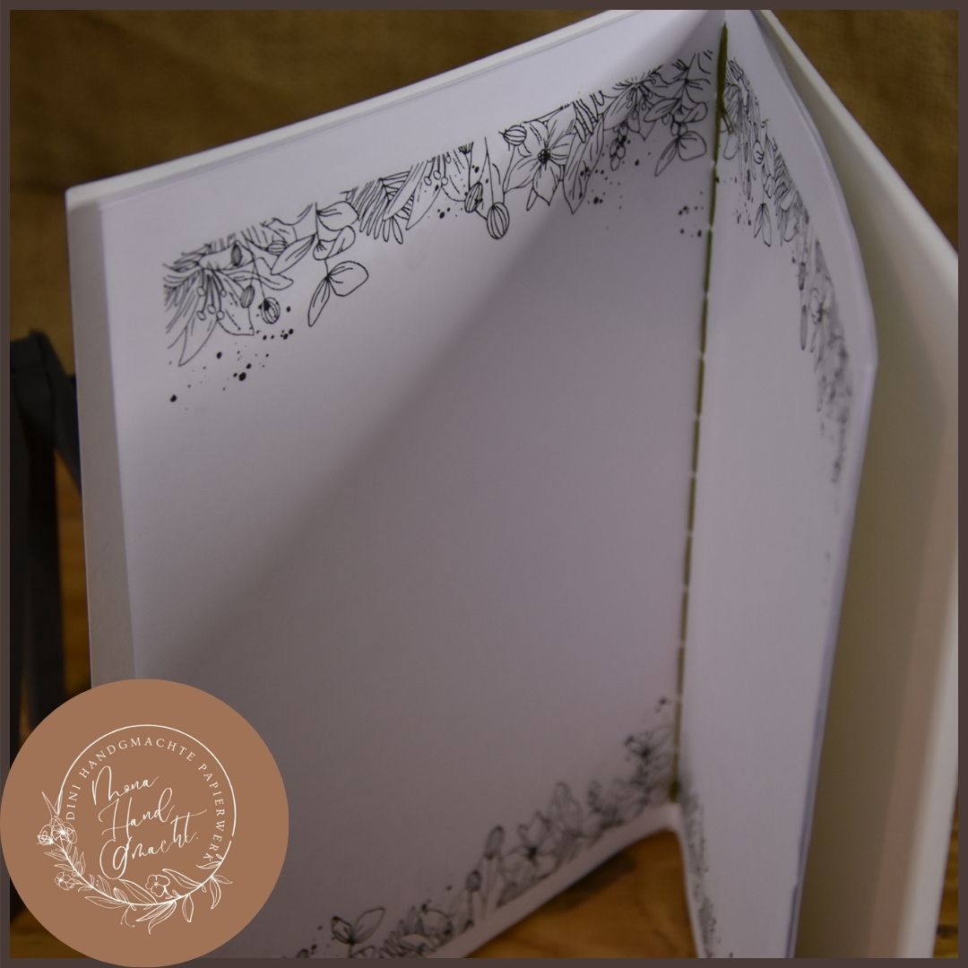 hellgrün | Heft | A5 | Notizheft | blumenmuster auf der Seite