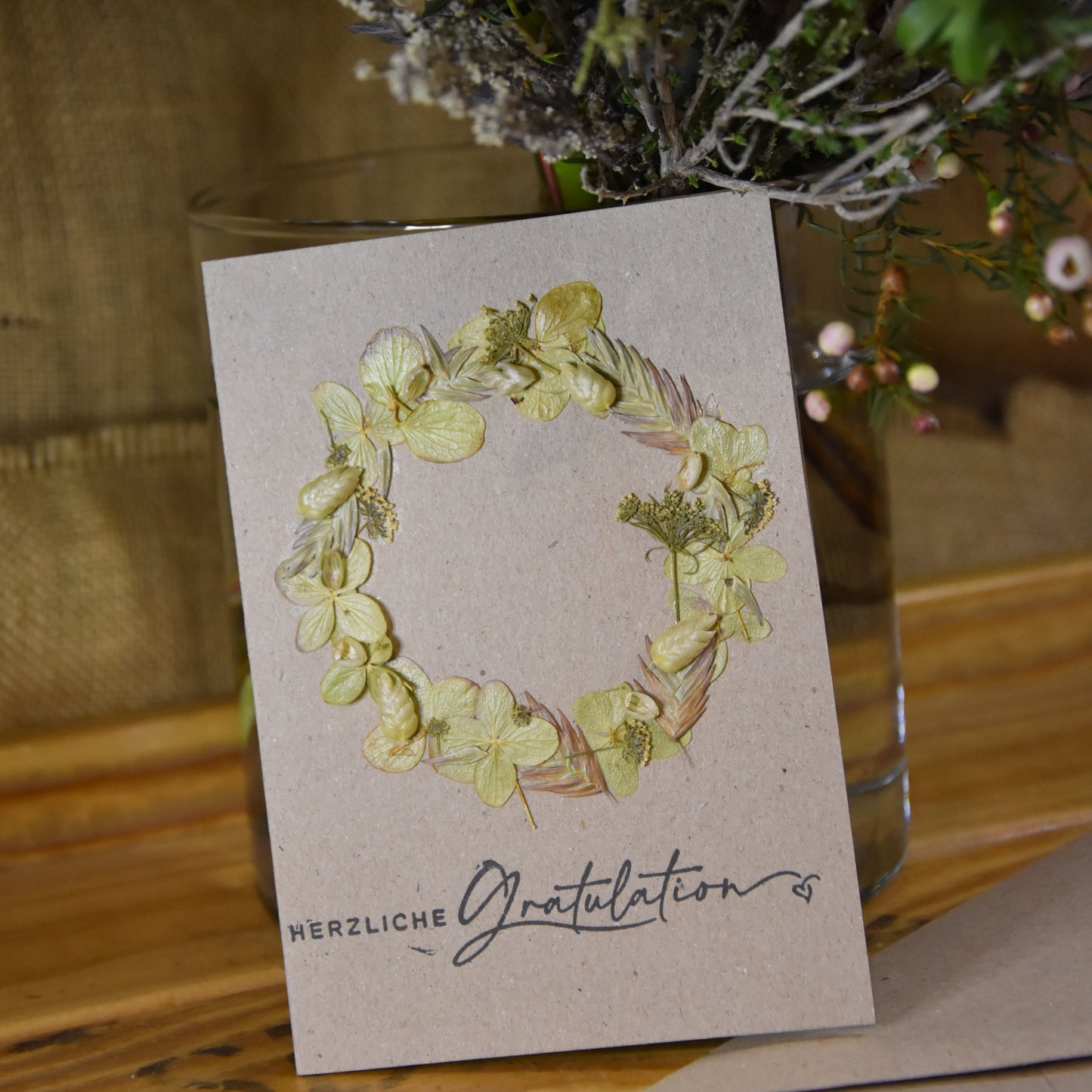 Herzliche Gratulation | PostKarte | gepresste echte Blumen | grün