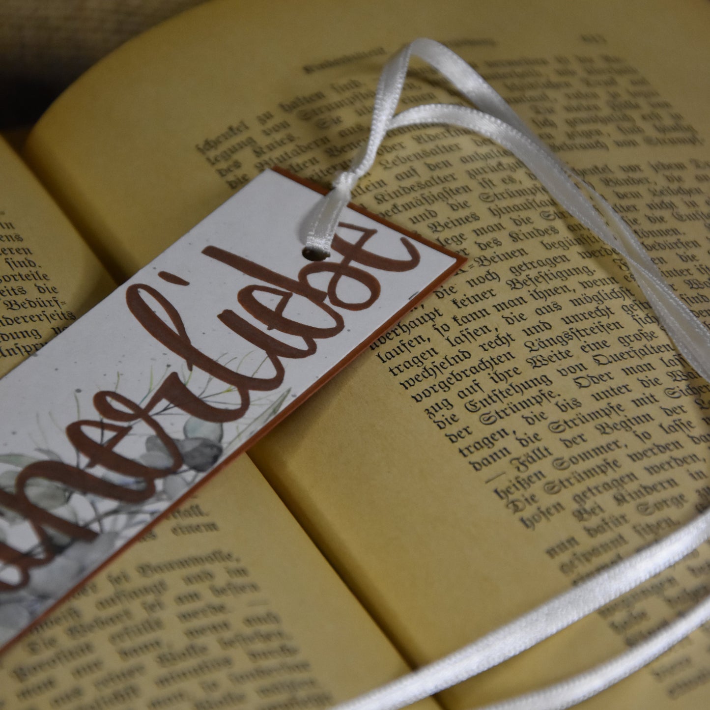 Bücherliebe | Lesezeichen | Eucalyptus | grün