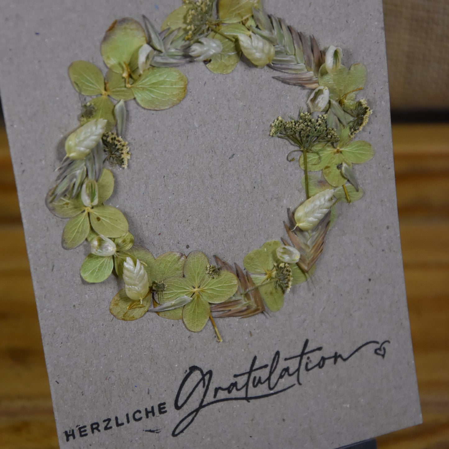Herzliche Gratulation | PostKarte | gepresste echte Blumen | grün
