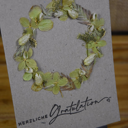 Herzliche Gratulation | PostKarte | gepresste echte Blumen | grün