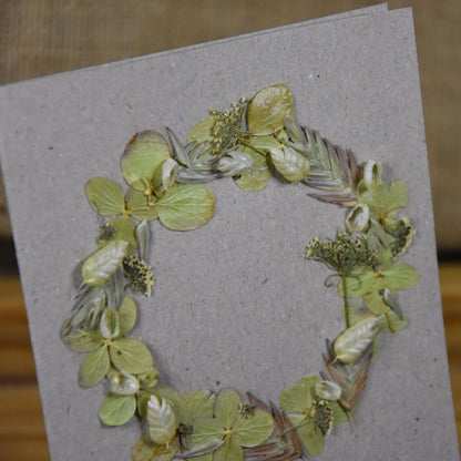 Herzliche Gratulation | PostKarte | gepresste echte Blumen | grün