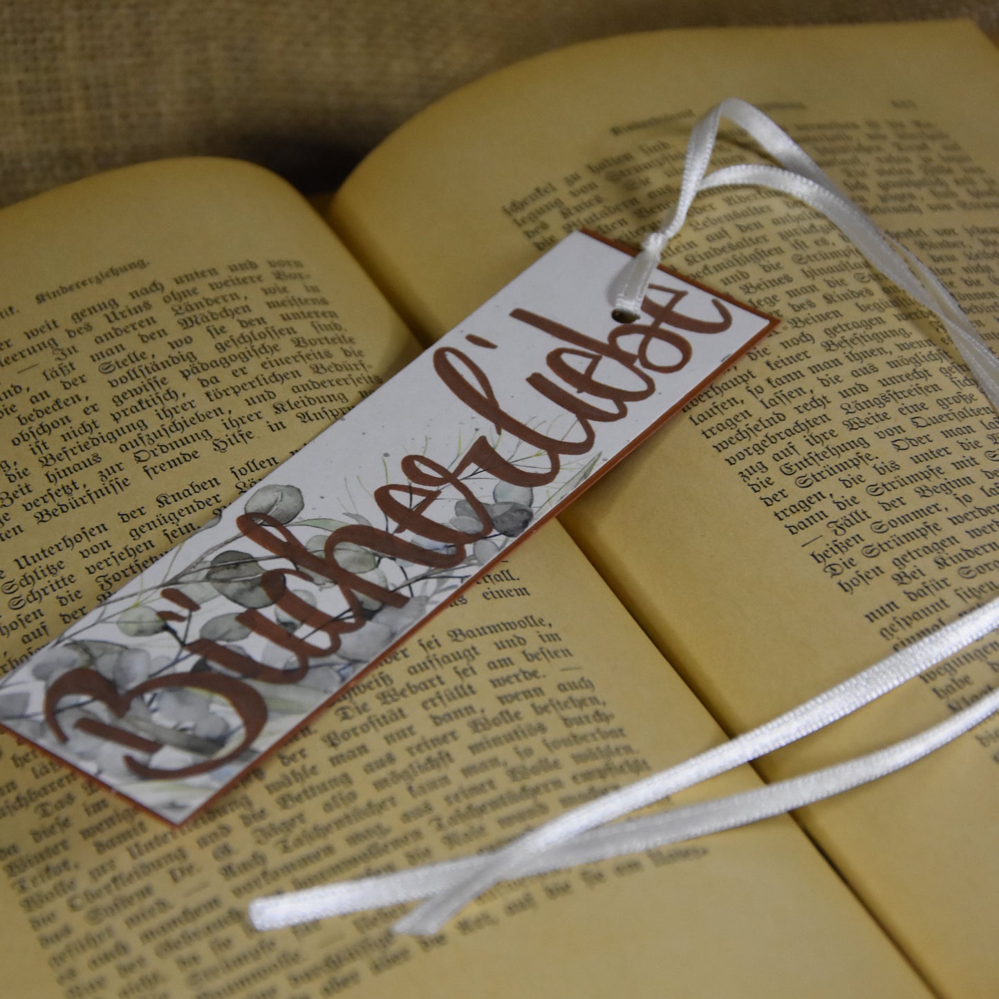Bücherliebe | Lesezeichen | Eucalyptus | grün