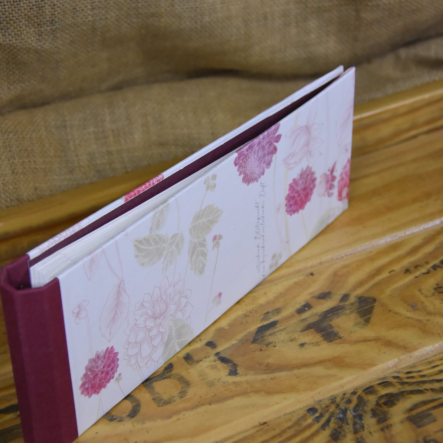 Dahliacover | Querformat | Buch | 26x9cm